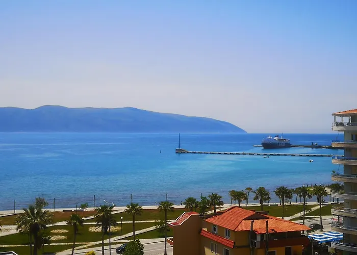 Lungo Mare Sea View 公寓 *